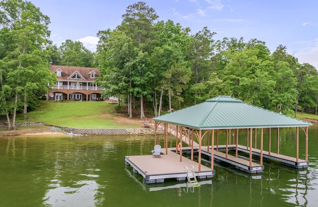 Smith Lake Rentals & Sales - GRANDES VISTAS - Magníficas vistas del lago