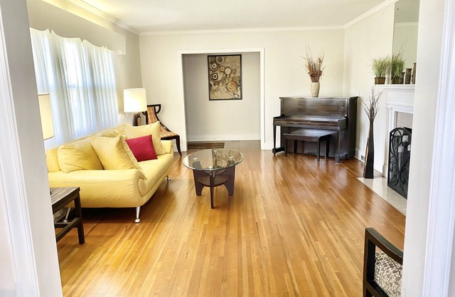 Ambiente acogedor de Greenhouse Studios a solo minutos de la zona residencial y del aeropuerto,