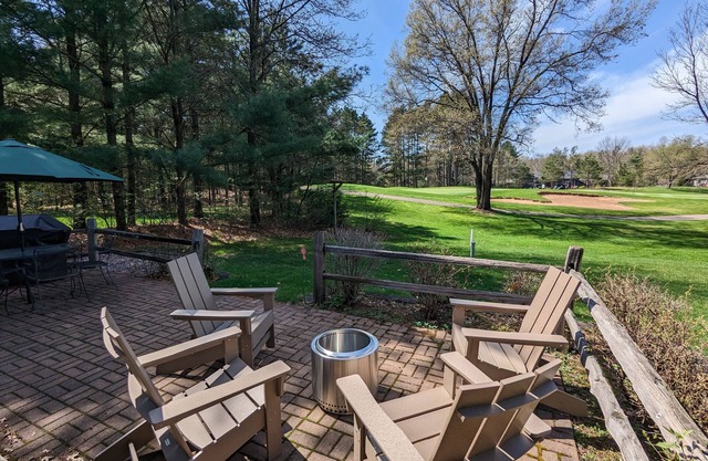 Greenside on Lake Arrowhead Golf open floor plan, great location, Golden Tee