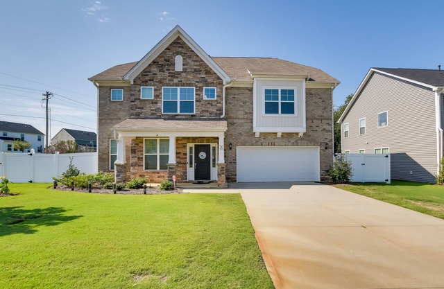 Greer Family Home w/ Library, Sunroom & Backyard!