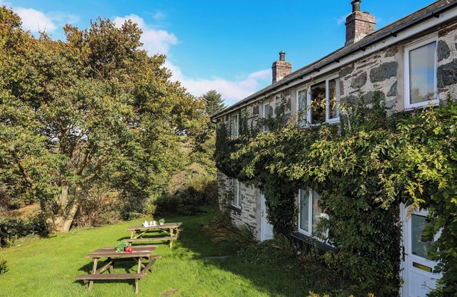 Groes Newydd, LLANDECWYN