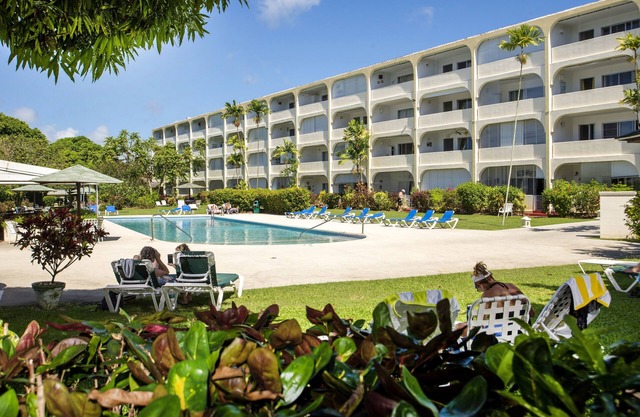 Apartamento en planta baja ubicado en la ciudad natal, a 5 minutos a pie de la playa