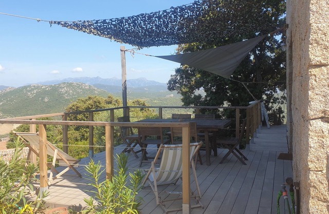 Apartment ground floor stone villa terrace 15 minutes from the beaches