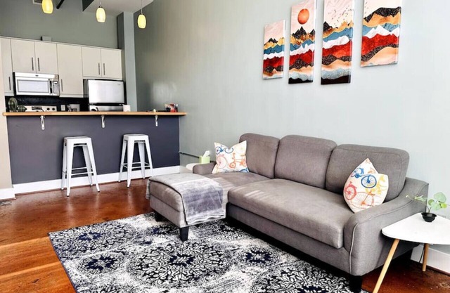 Downtown Suite Near Breweries, Food, Entertainment