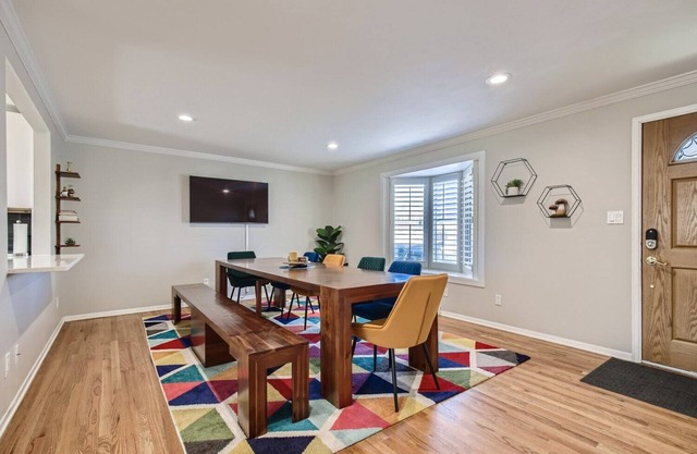 Group Getaway in Denver- 5 Bedrooms - Bright & Spacious