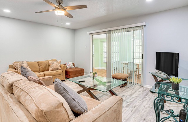 Group Getaway w/ Deck & Yard in Lakeland!