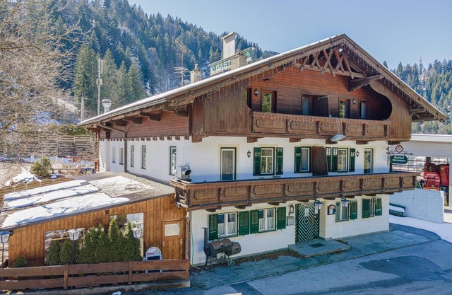 Group home with beer garden near ski resort