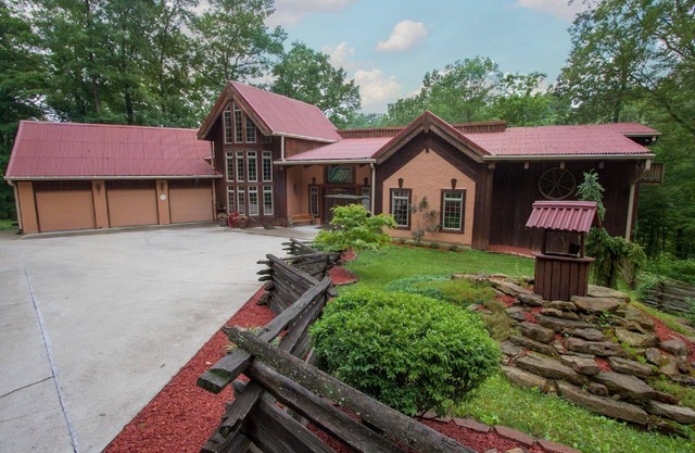 Indiana Wooded Paradise Retreat