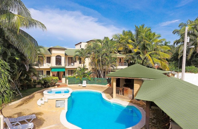 Guest-friendly B&B steps from bars&beaches!