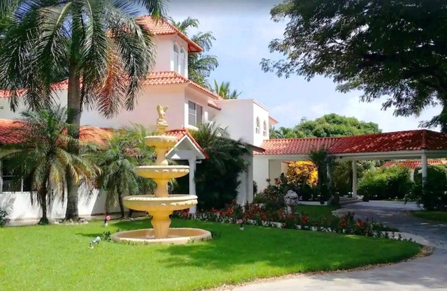 Villa para huéspedes con piscina privada en el corazón de Sosua, ideal para fiestas