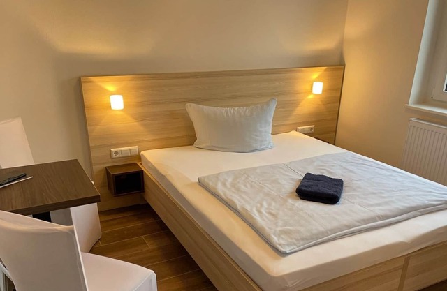 Guesthouse double room (1) - Lokschuppen Pasewalk- Guesthouse Lokschuppen