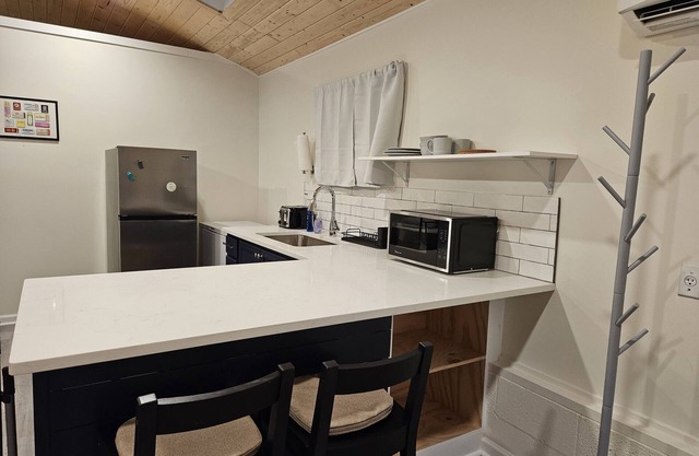 Guesthouse in Atlanta, close to CDC, Emory, and Atlanta attractions