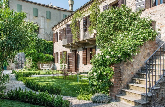 Casa de huéspedes de un castillo con piscina climatizada