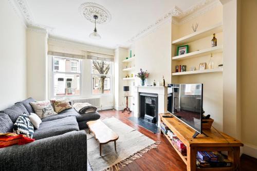 GuestReady - Charming family retreat in London