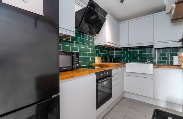 GuestReady - Putney Cityscape Convenience