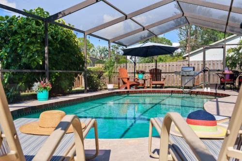 Gulf Coast Getaway 3br 2ba house Beach close by with heated pool