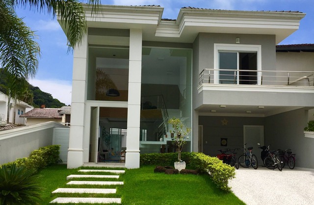 Casa de 12 a 15 personas, poco uso, hermosa, mesa de billar, sauna, piscina, espacio para niños