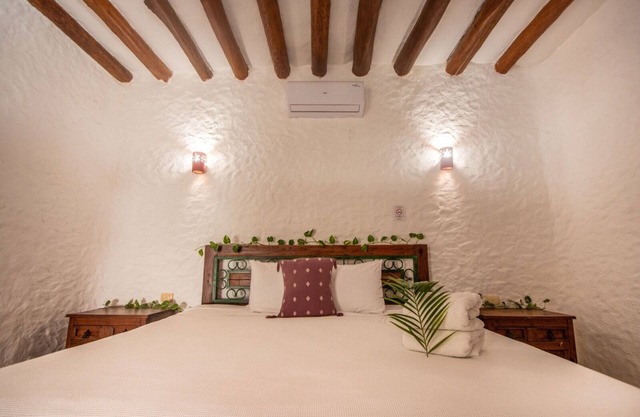 Habitación de 1 cama vista al jardín con desayuno continental incluido.