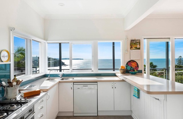 *** HALCYON WHALE BEACH ***
