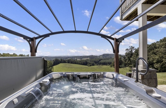 Halewood Farm in Marshall:Lovely Mountain Home, Great Views & Amenities!