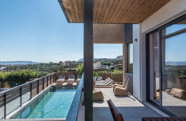 Villa feliz. Nueva villa increíble de 300 metros cuadrados cerca de Chania (con piscina climatizada)