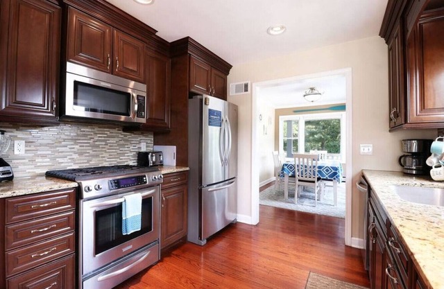 Harbor Hideout 4/3 Waterfront w/ Wet Bar and Hot Tub