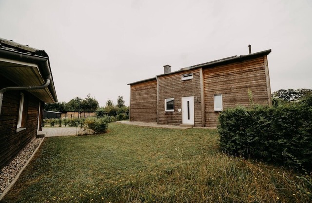 'Haus Holli Zarrentin' en el lago Schaalsee con terraza y jardín privados