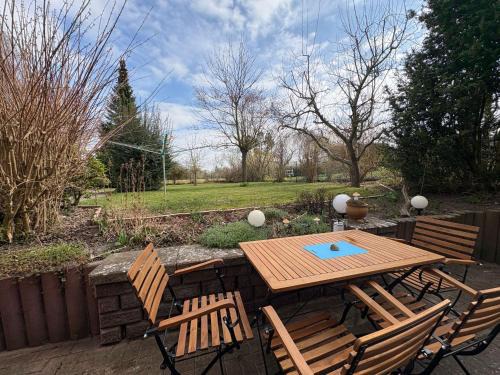 Haus Ostseesprung - Fewo Valentina im Souterrain mit Terrasse und gem Garten