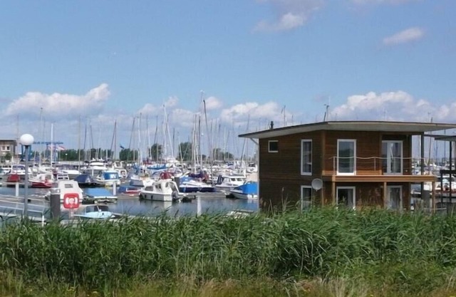 Hausboot en Kroeslin am Bodden