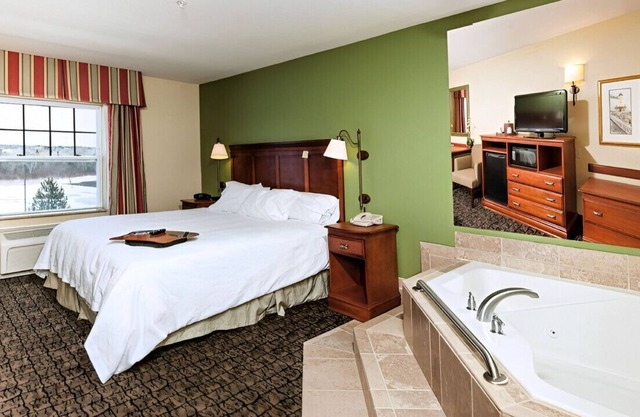 Haven for a Lover's Getaway! Free Breakfast