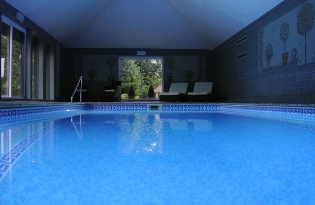 Hayloft Cottage - granero histórico que ofrece acceso a la impresionante piscina cubierta