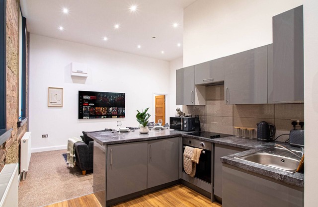 Center of Barnsley Town-Confortable-Apartamento-Baño Privado-Vista a la Calle
