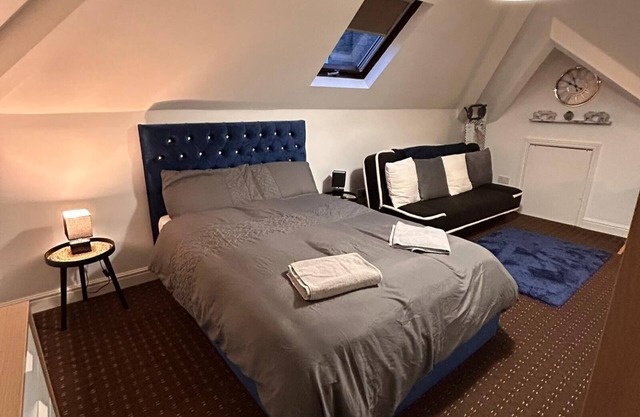 Confortable-Estudio-Baño con ducha-Spacious in the Attic