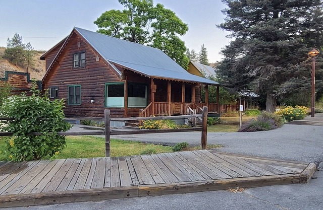 Justo en el Old Western Boardwalk en Down Winthrop, WA - 5 habitaciones para 10 personas