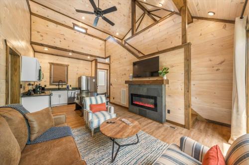 Heart Lake Cabin - Hot Tub & Game Room