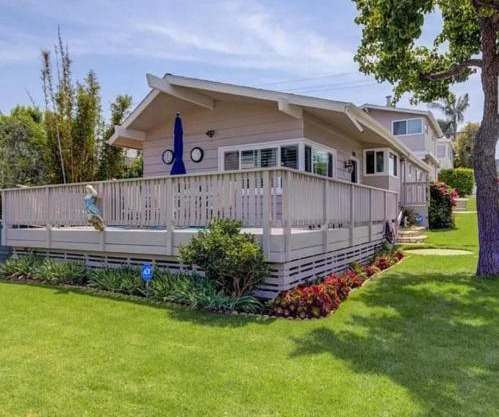 Heart of Corona Del Mar 2 Bed 2 bath gem HUGE Patio and Front yard