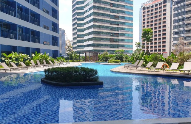 Heart of Makati, Fully furnished condo, cbd central location