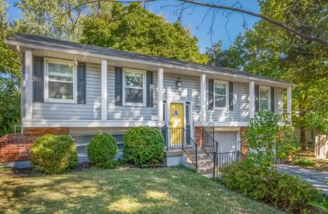 Heart of Overland Park 3BD Backyard BBQ w/ Netflix