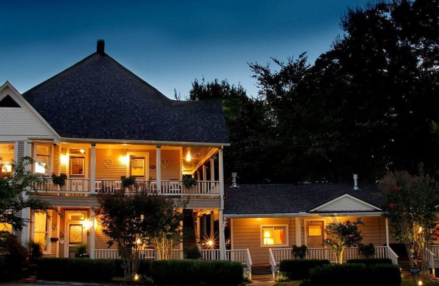 Heartstone Inn B&B & Cottages