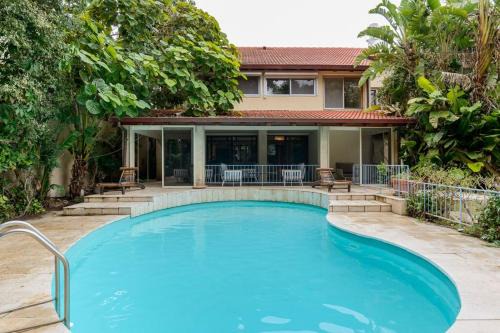 Heated Pool! 1 Minute Walk To The Beach! PURA VIDA Villa