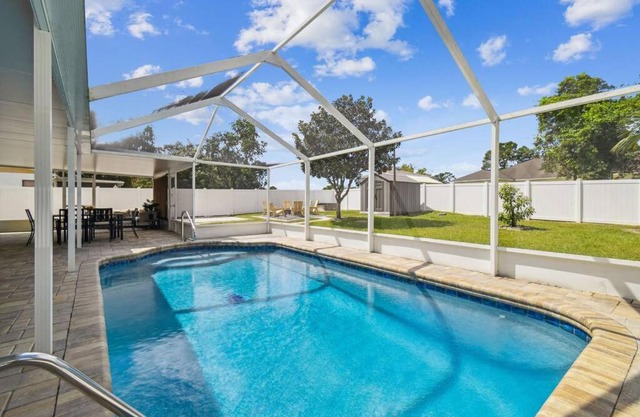 Heated Salt Water Pool, Outdoor Kitchen in a Private Home