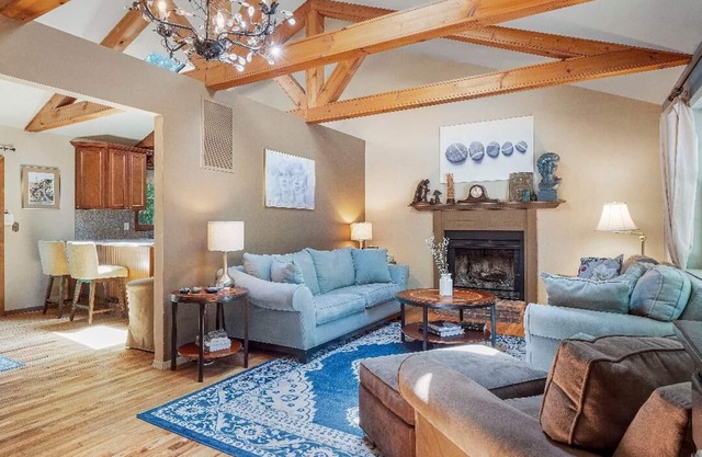 Heated Saltwater Pool, Outdoor shower & Private Bay Beach, 3 Bedroom+2 Full bath