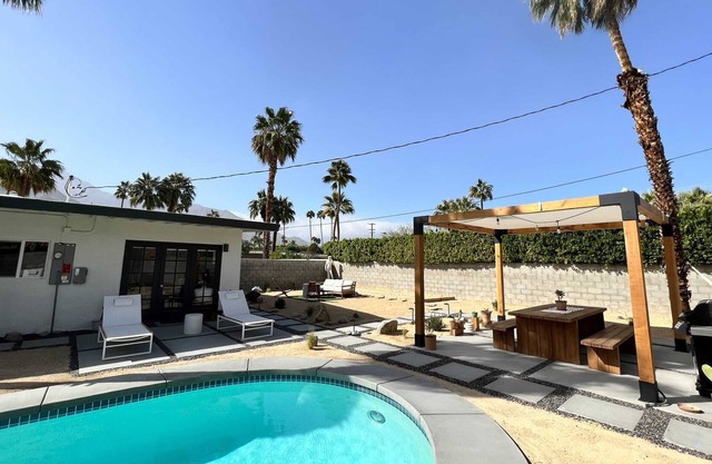 Heaven or Palm Springs by Open Air Homes + Pool