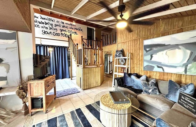 This house is a 12 bedroom(s), 4.5 bathrooms, located in Ciales, PR.