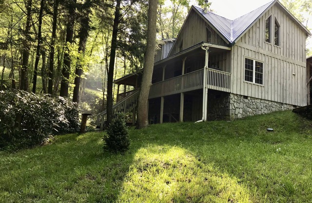 Hemlock Creek Hollow -700 pies Cascading Creek, 3 millas a Blue Ridge Pkwy, 2 acres