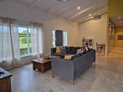 Hibiscus Holiday Home - sleeps up to 9, free wifi