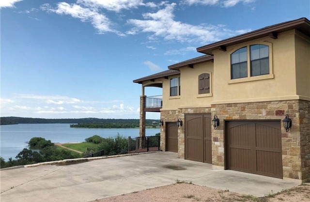 Hickory Lake House on Lake Travis 5 min to Hidden Falls Adv Park or Camp Creek