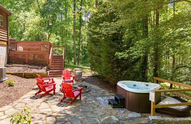 Hidden Pond - Hermosa cabaña con jacuzzi privado, fácil acceso a la ciudad. Incluye Biltmore y más!
