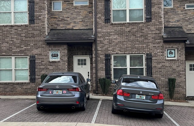 High End Townhouse 12 min walk to Campus and Downtown