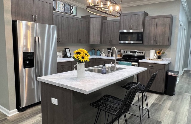 High N Heber /Brand new 4 bedroom 2.5 bath 2 car garage/washer & dryer available